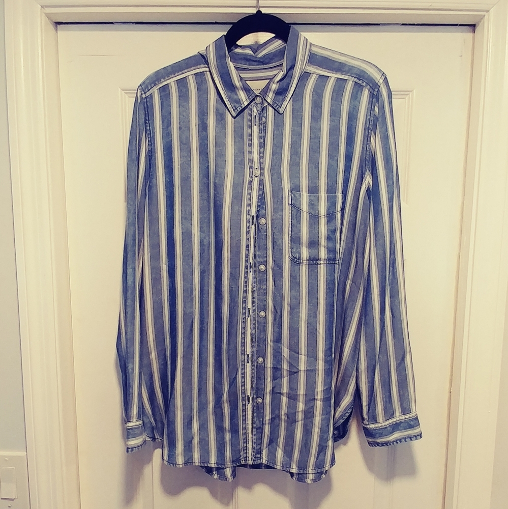 American Eagle button down